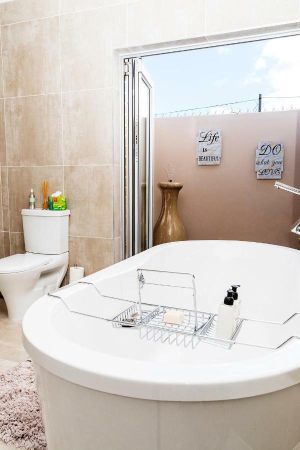 Settle Inn Self Catering Accommodation Colchester Dış mekan fotoğraf
